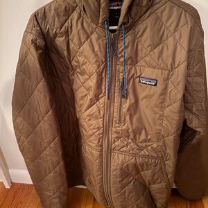 Men's Patagonia Quilted Brown Jacket with Blue Accents